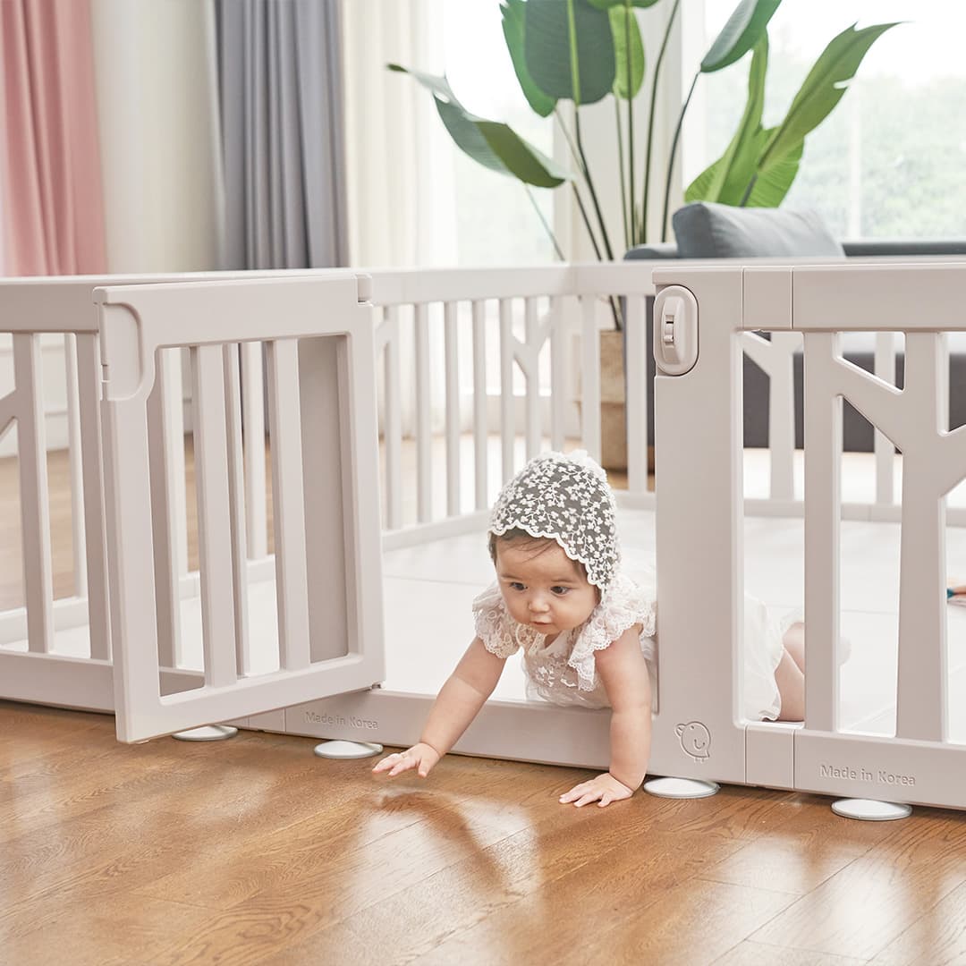 Birch Baby Play Yard Comes with door for easy assesibility